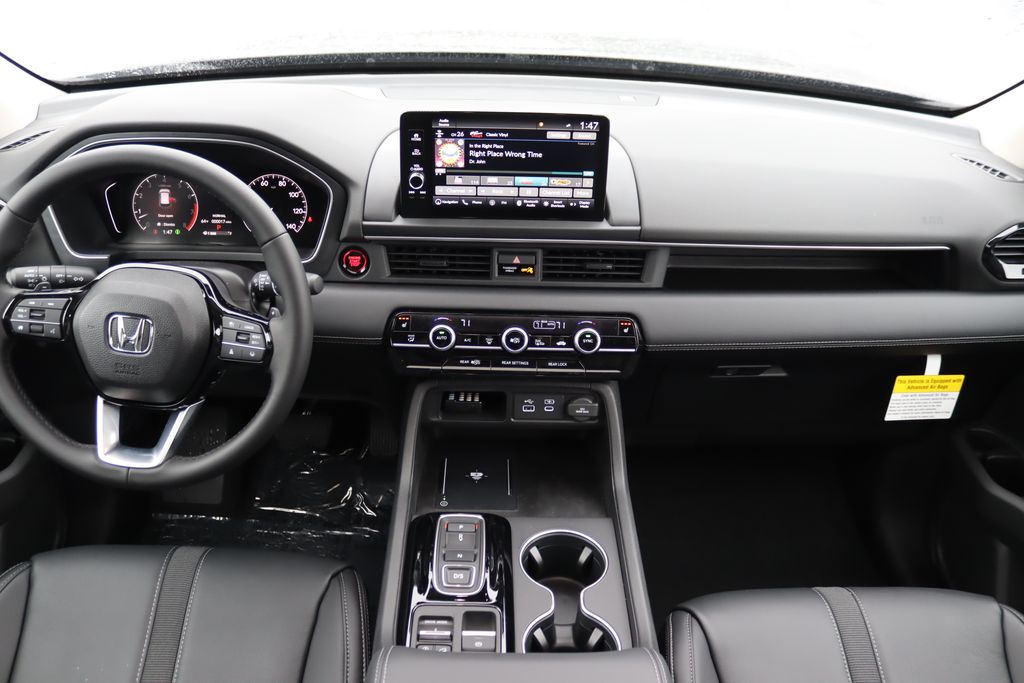 2025 Honda Pilot Touring photo 18