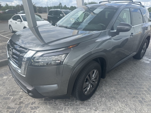 2025 Nissan Pathfinder SV photo 4