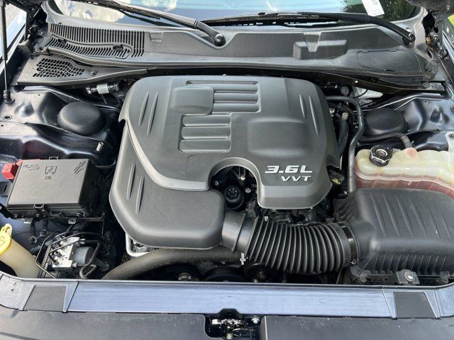 2016 Dodge Challenger SXT photo 13