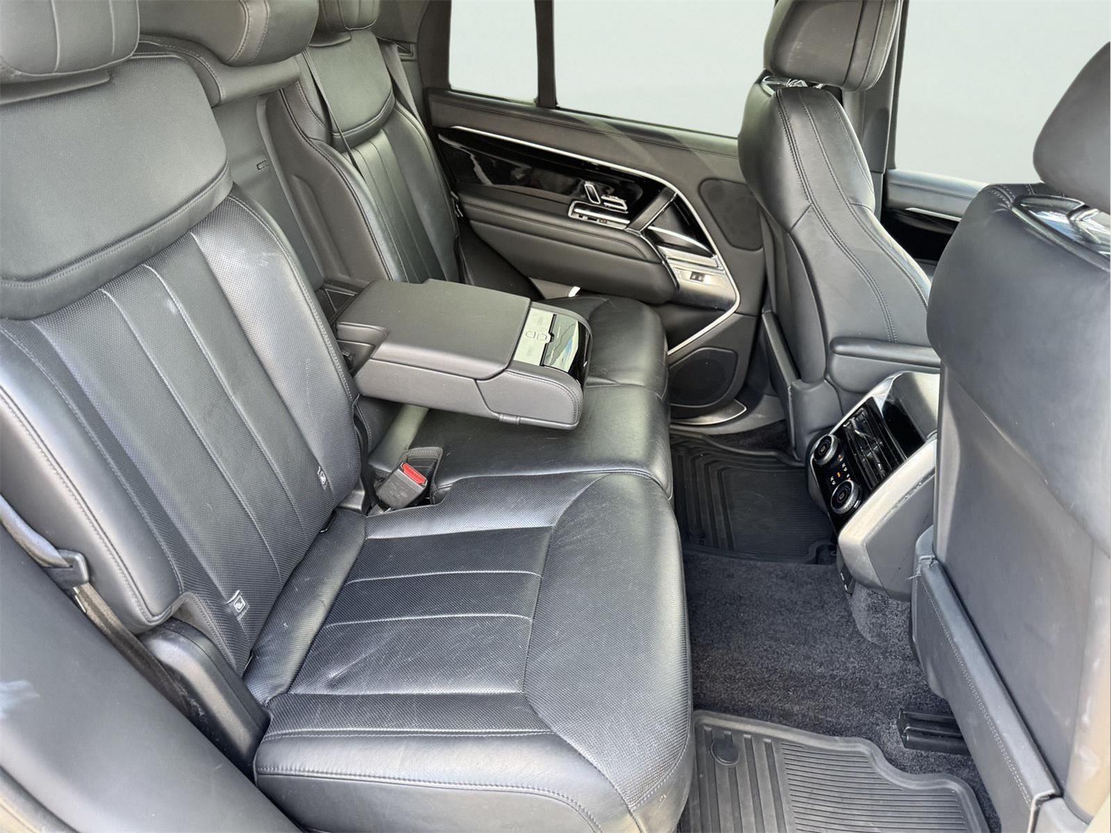2023 Land Rover Range Rover SE photo 25