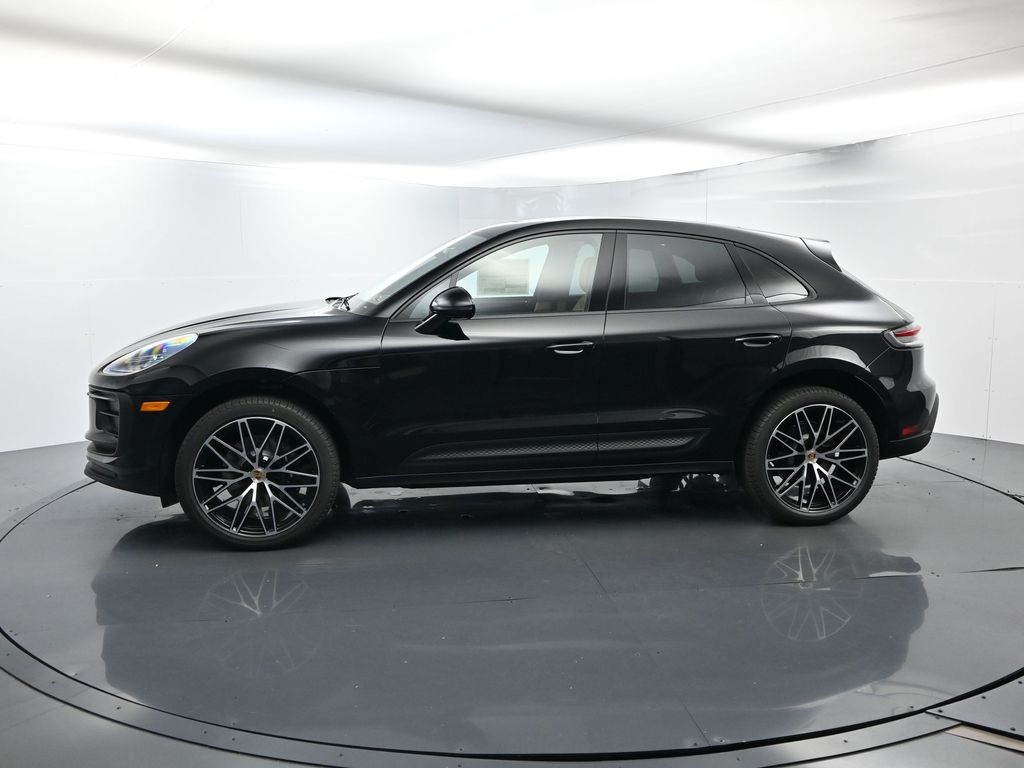 2026 Porsche Macan T photo 2