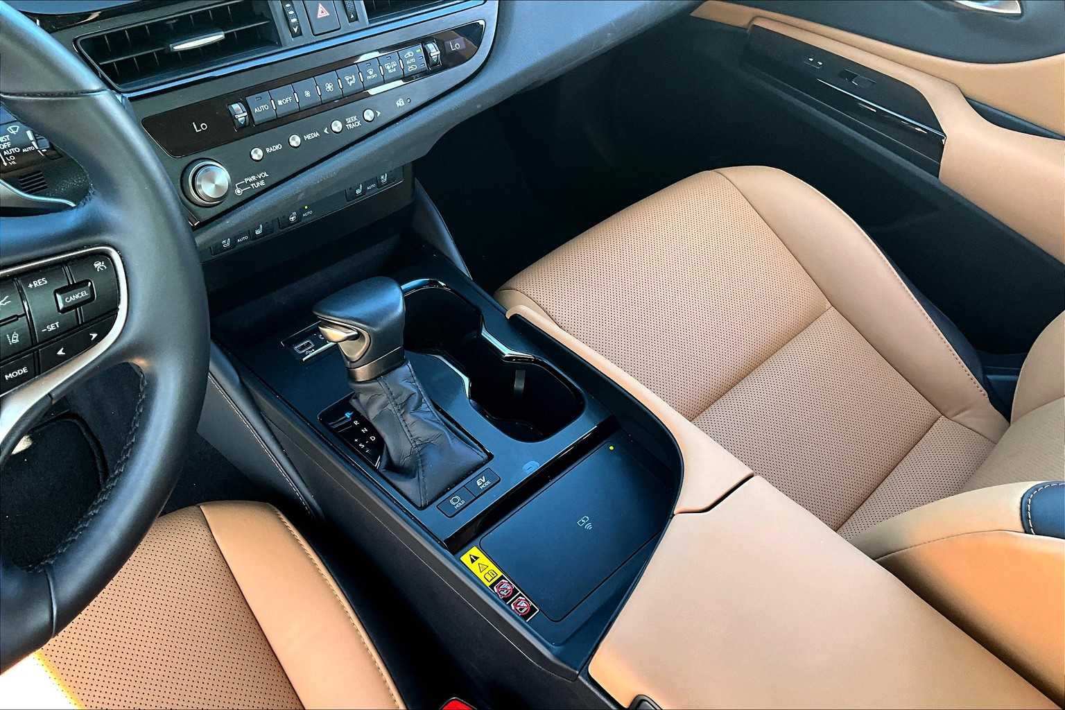 2025 Lexus ES Premium photo 16