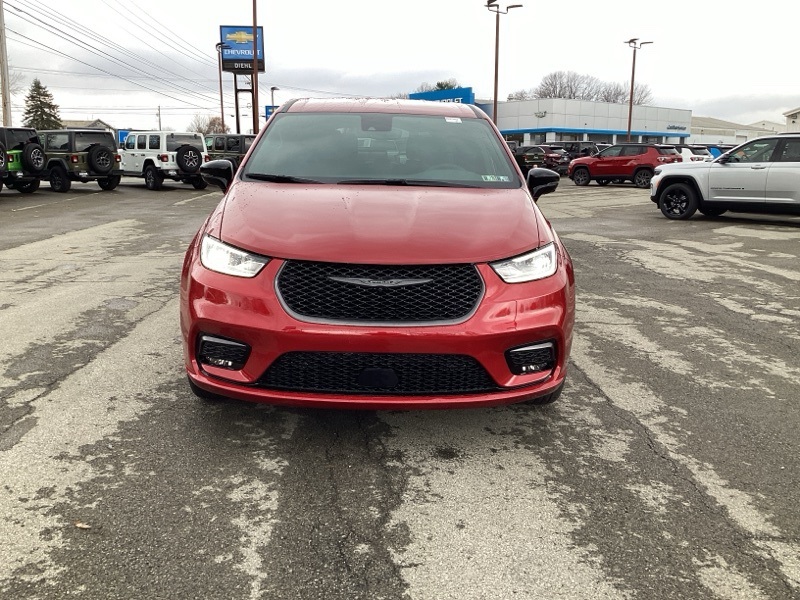 2026 Chrysler Pacifica photo 2