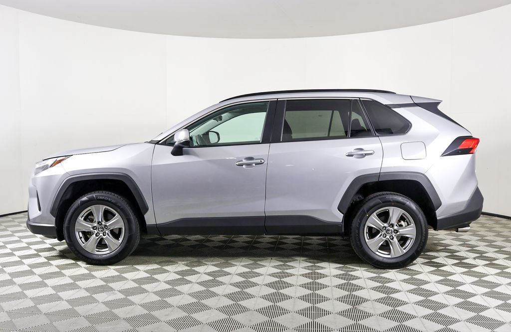 2024 Toyota RAV4 XLE photo 2
