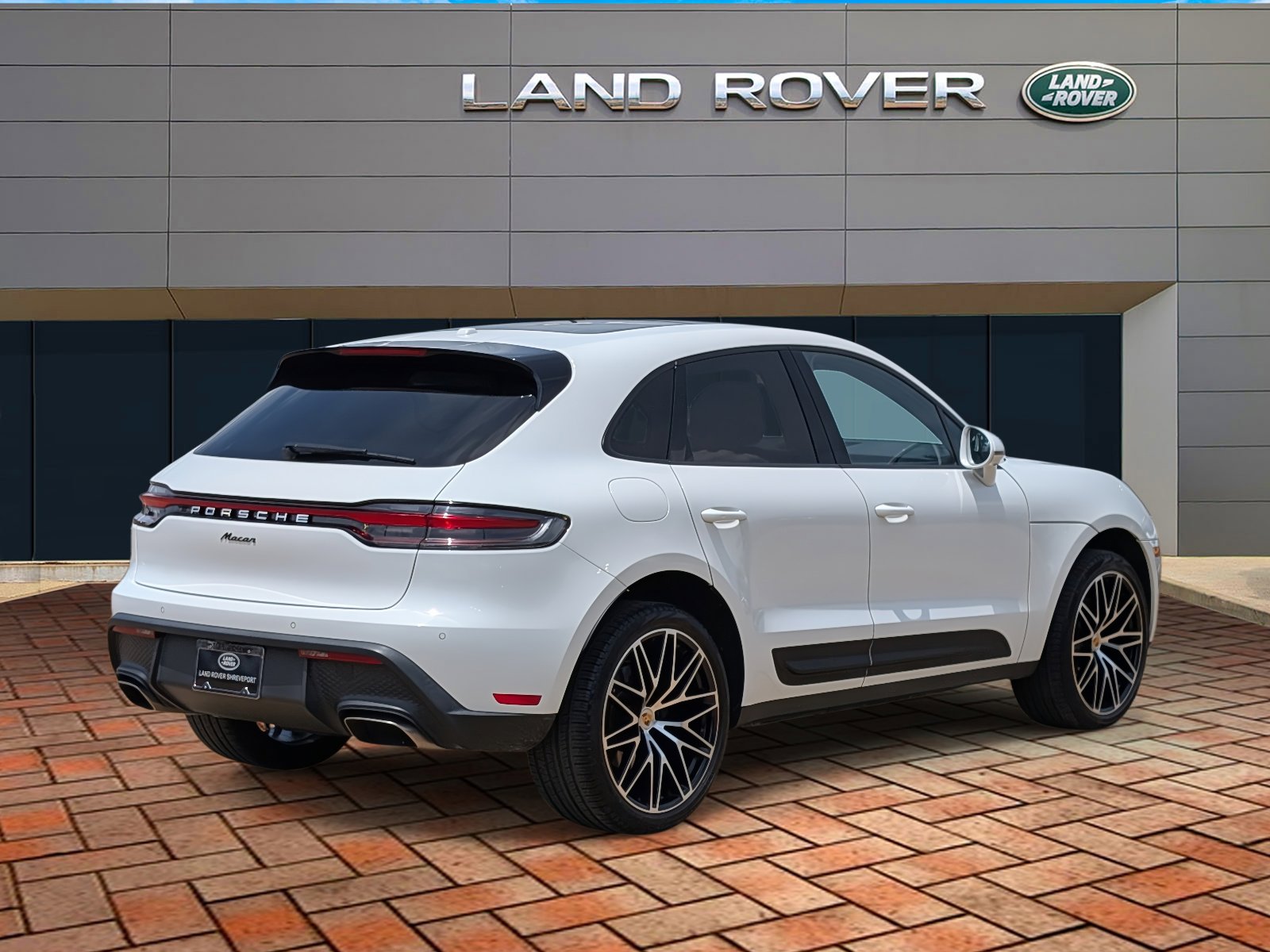 2023 Porsche Macan T photo 4