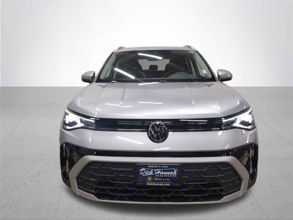 2025 Volkswagen Taos SE photo 2