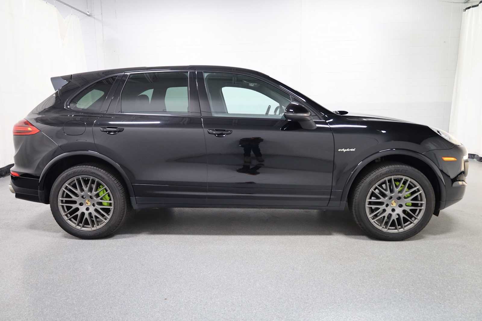 2017 Porsche Cayenne S E-Hybrid Platinum Edition photo 5