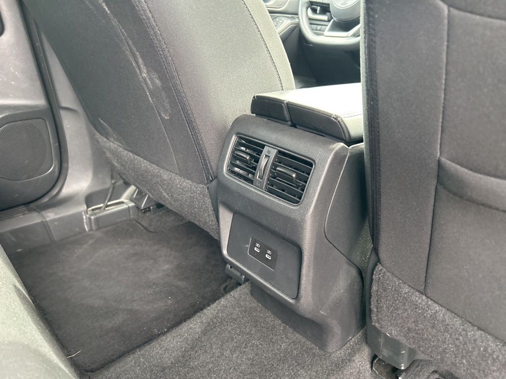 2024 Nissan Rogue SV photo 40