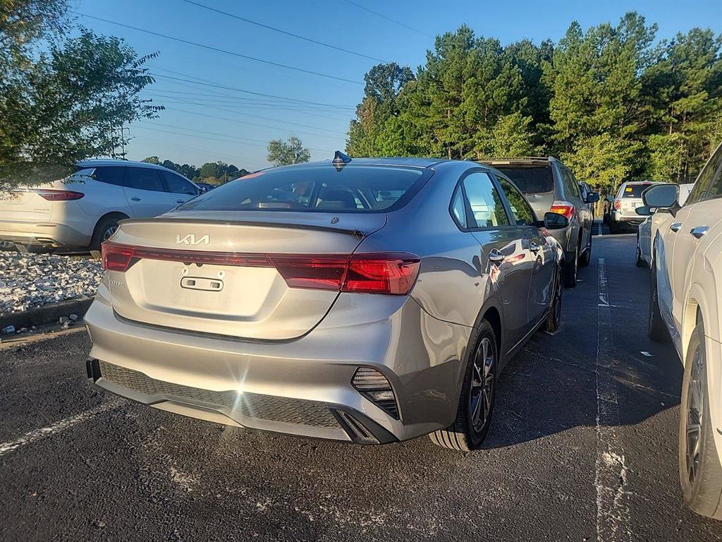 2022 Kia Forte FE LXS photo 2