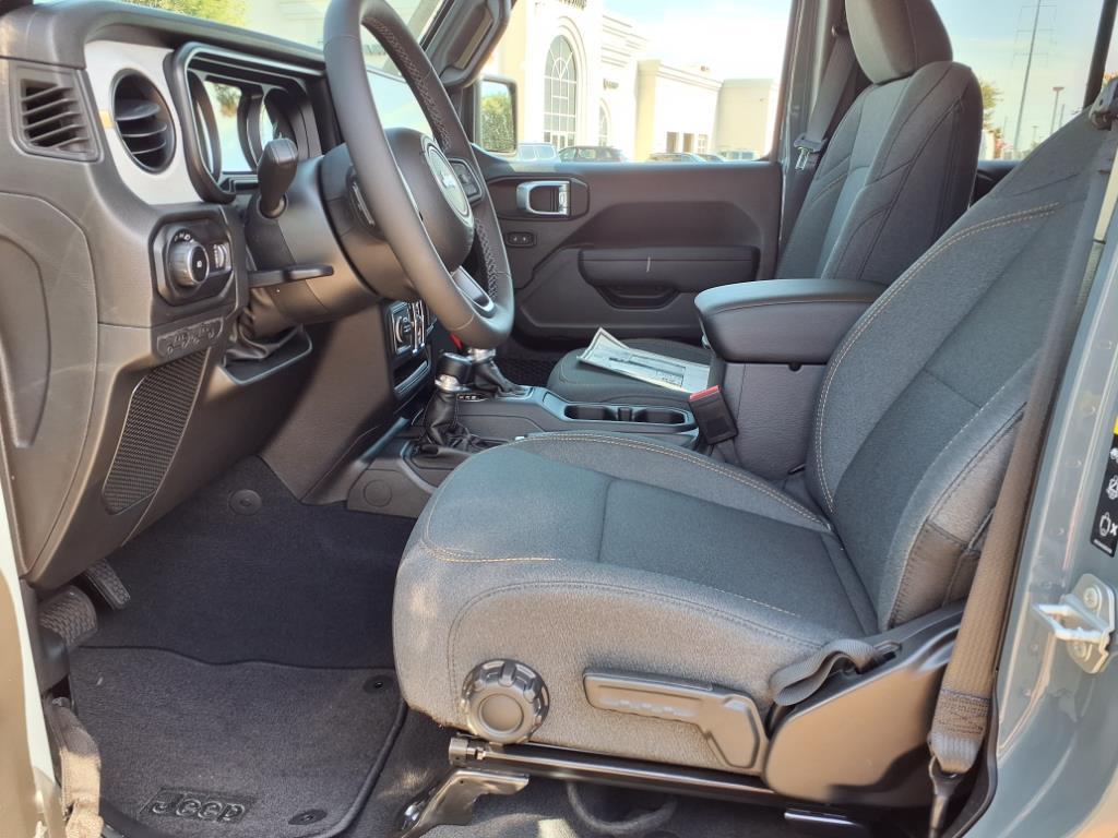 2025 Jeep Wrangler Sport S photo 4