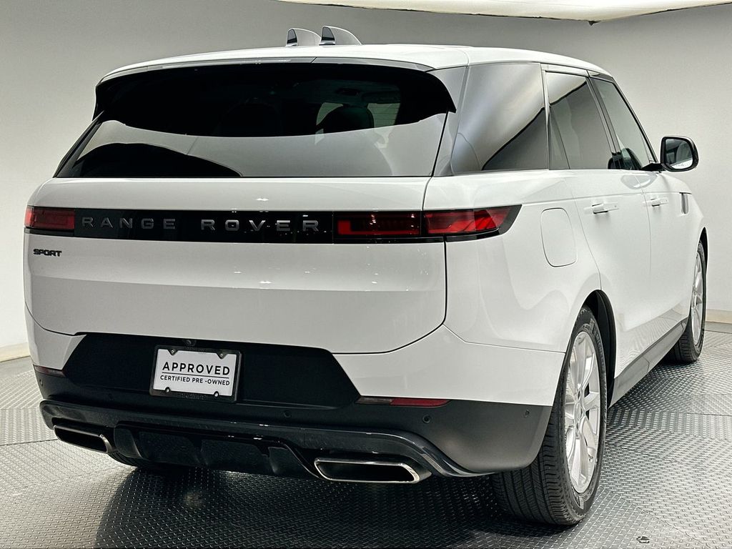 2024 Land Rover Range Rover Sport SE photo 3