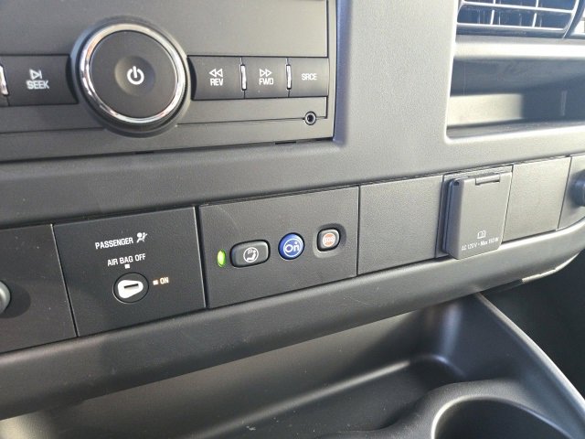 2025 Chevrolet Express Cutaway 3500 photo 4