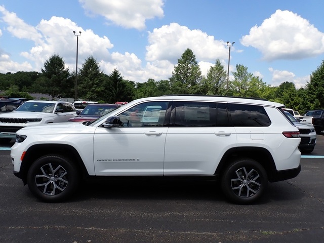 2025 Jeep Grand Cherokee Limited photo 2