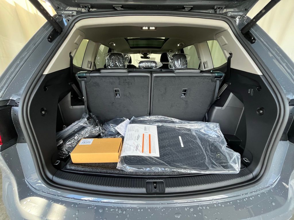 2025 Volkswagen Atlas SEL Premium R-Line photo 29