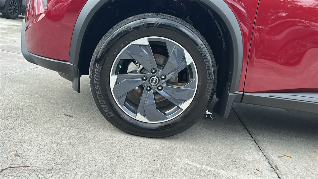 2024 Nissan Rogue SV photo 10