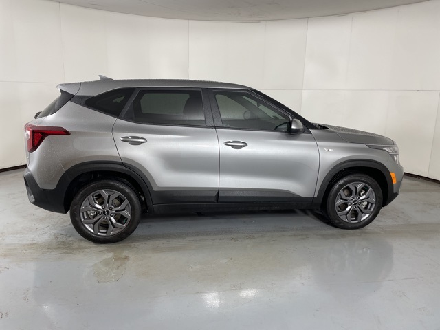 2024 Kia Seltos LX photo 9