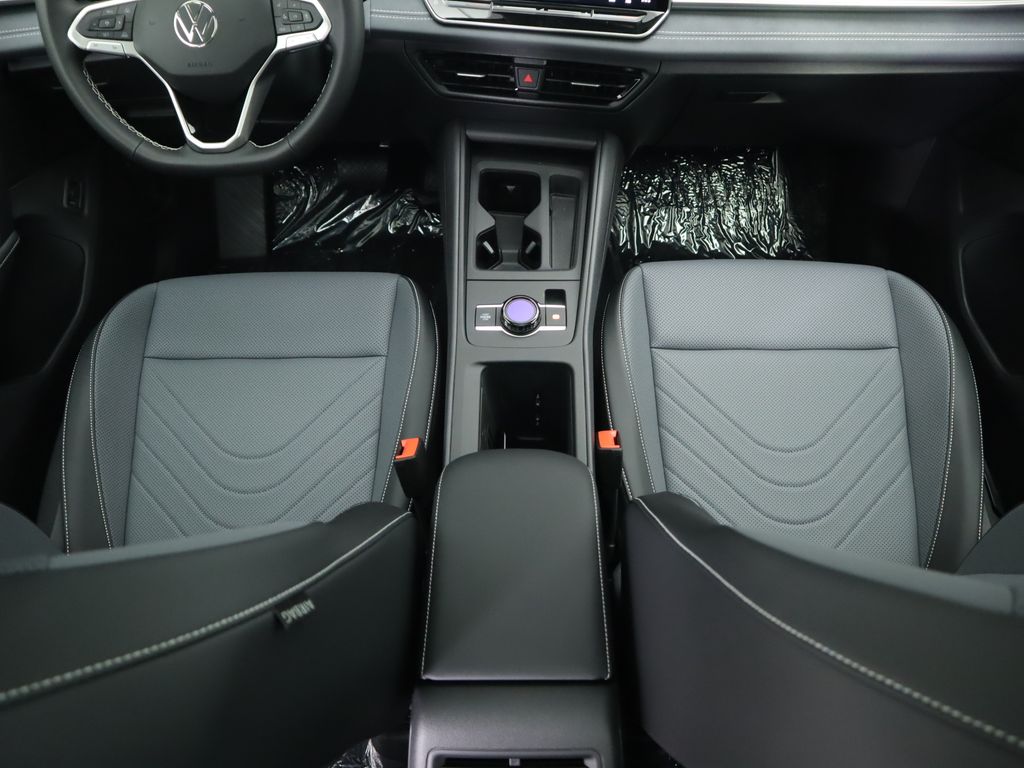 2025 Volkswagen Tiguan SE photo 16