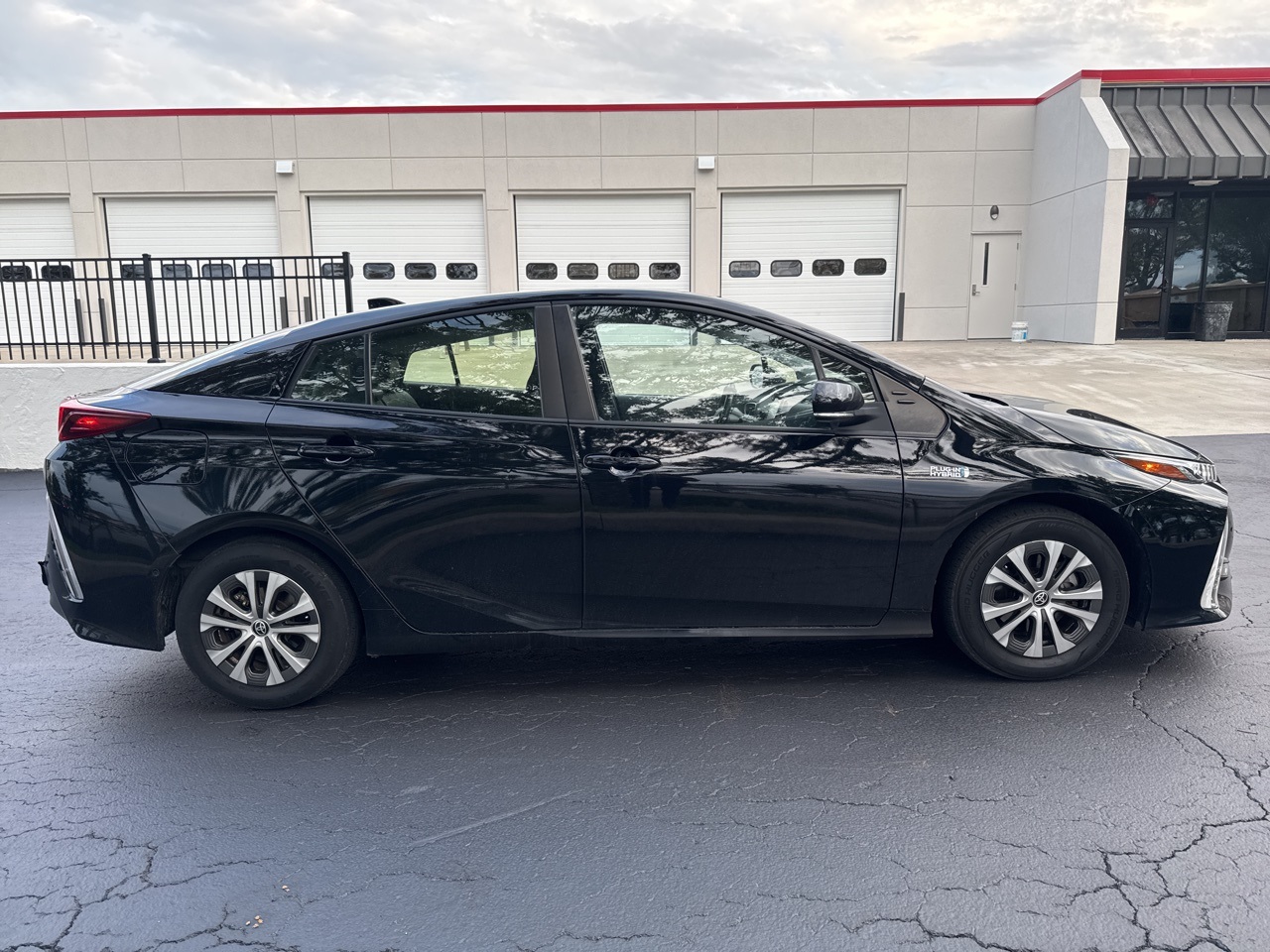 2022 Toyota Prius Prime Limited photo 3