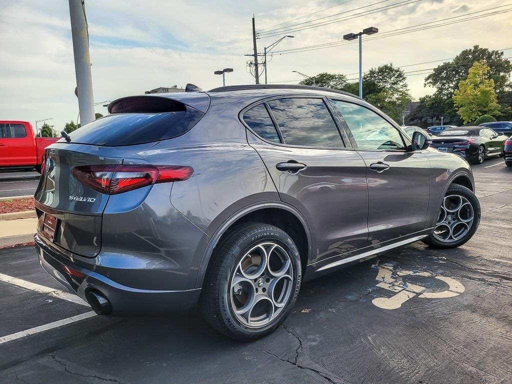 2022 Alfa Romeo Stelvio Ti photo 5