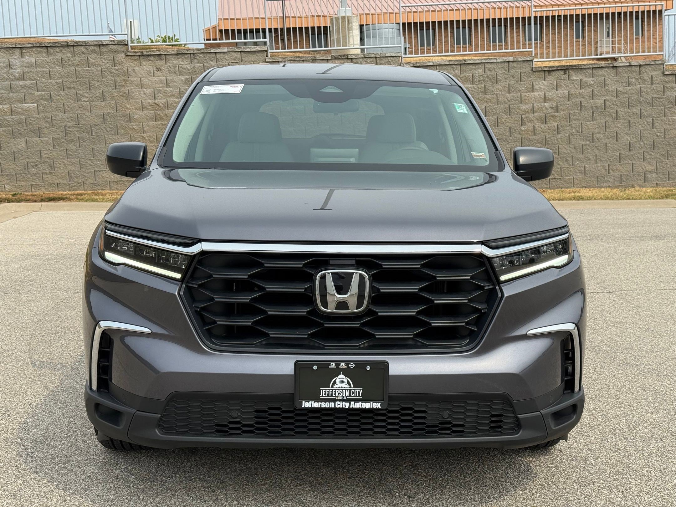 2024 Honda Pilot LX photo 5