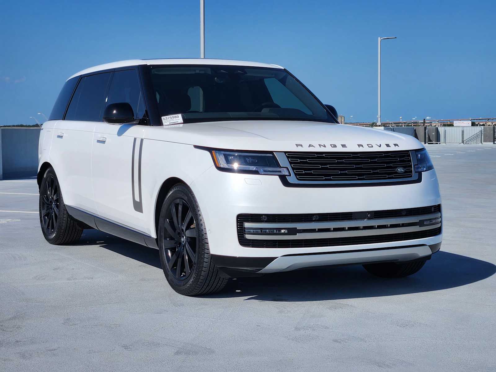 2024 Land Rover Range Rover SE photo 3