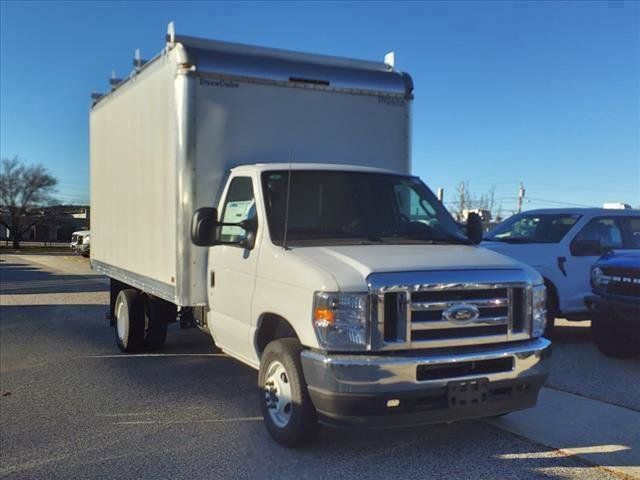 2025 Ford E-Series Cutaway Base's photo