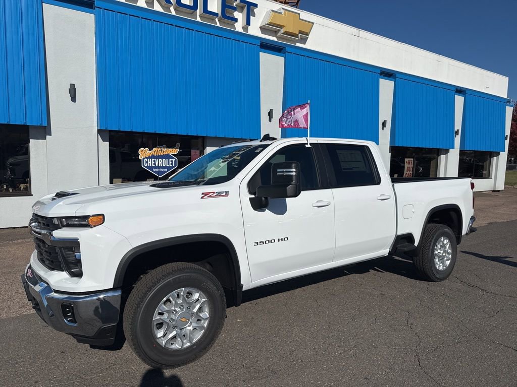 2026 Chevrolet Silverado 3500HD LT's photo