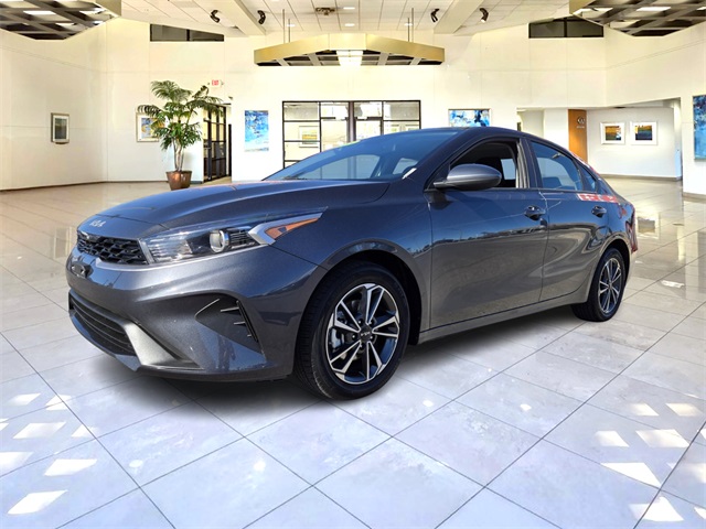 2023 Kia Forte LXS photo 3