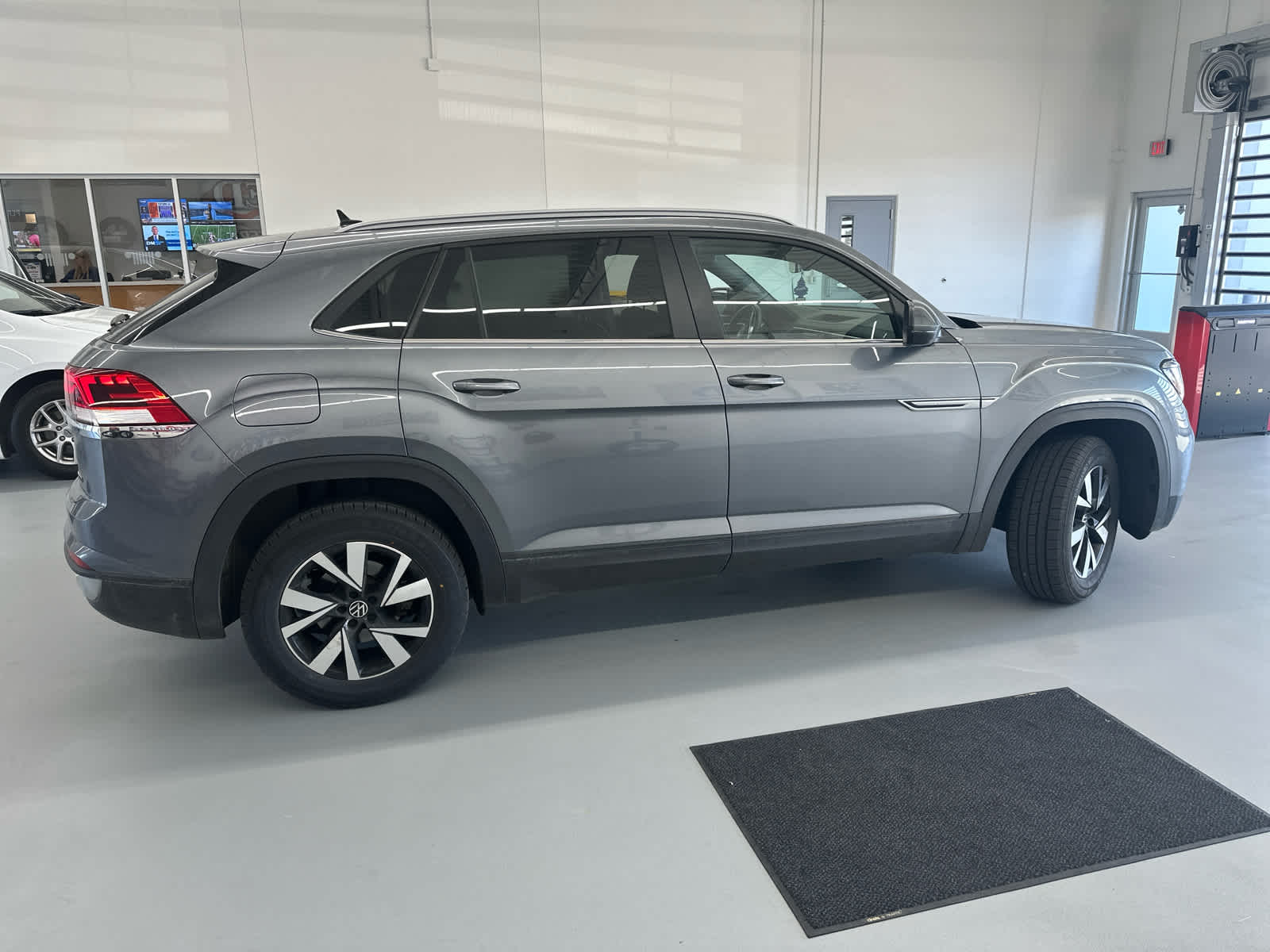 2022 Volkswagen Atlas Cross Sport SE photo 5