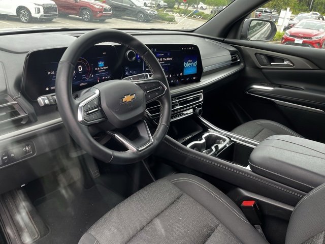 2025 Chevrolet Traverse photo 3