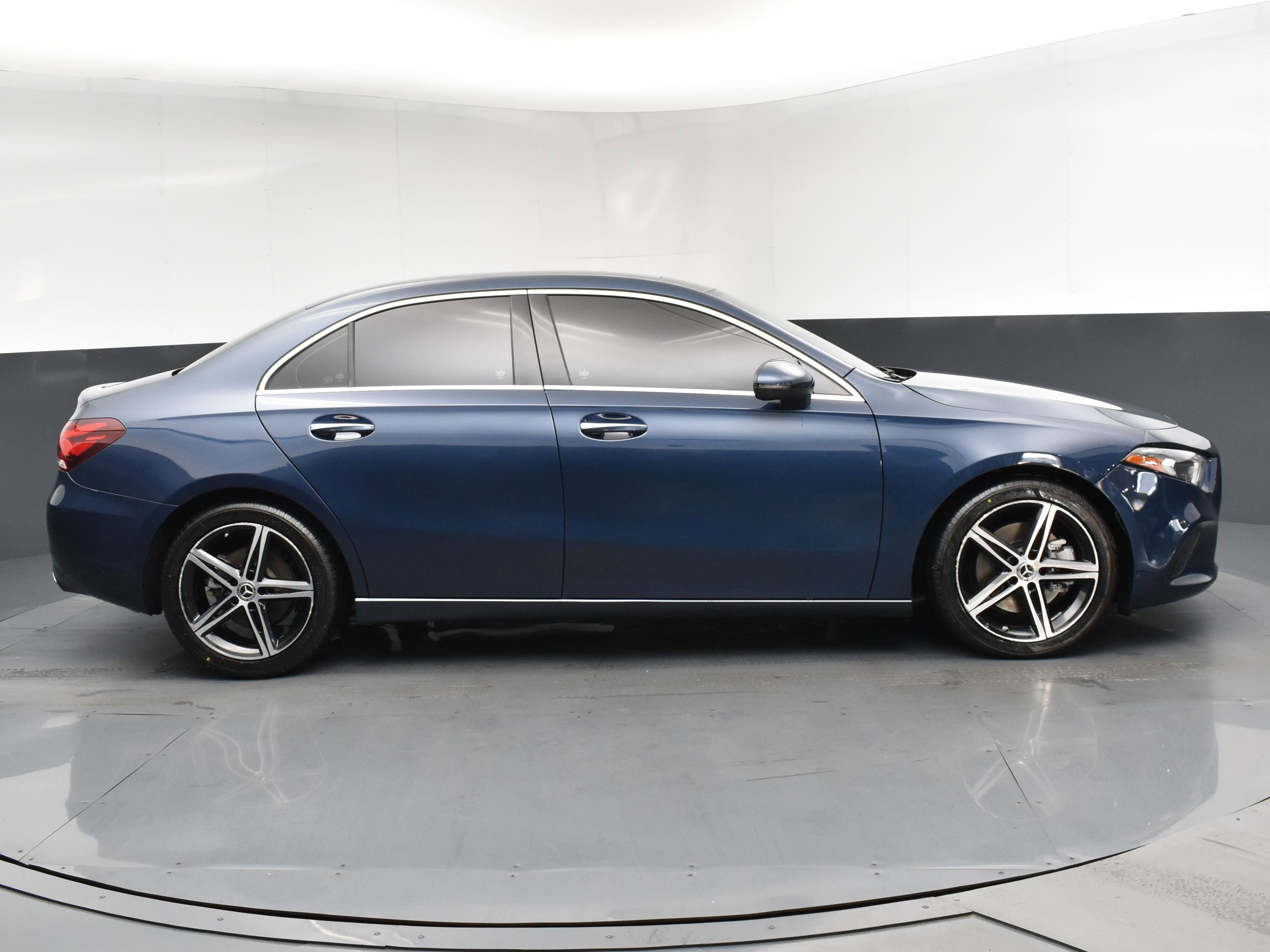 2022 Mercedes Benz A 220 4MATIC photo 3