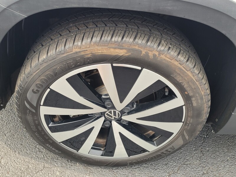 2023 Volkswagen Taos SE photo 16
