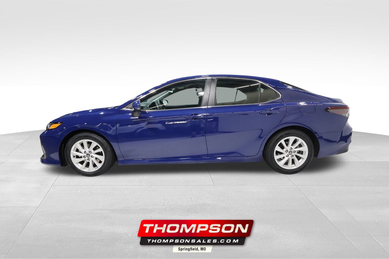 2023 Toyota Camry LE's photo