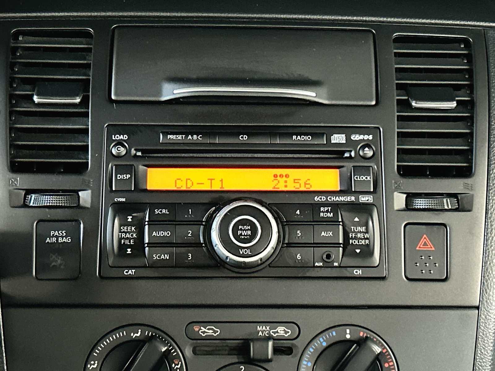 2011 Nissan Versa 1.8 S photo 27