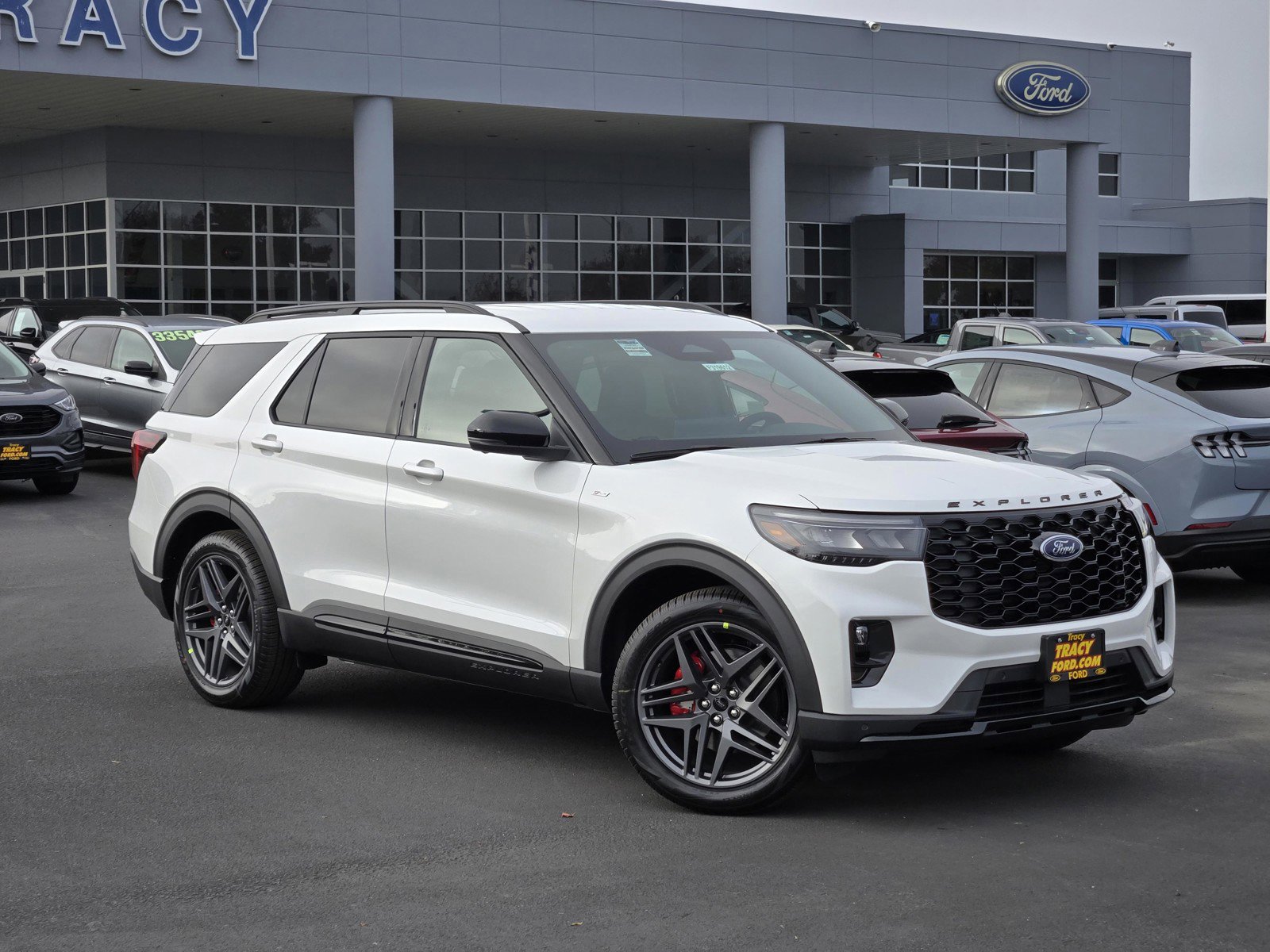 2026 Ford Explorer ST-LINE's photo