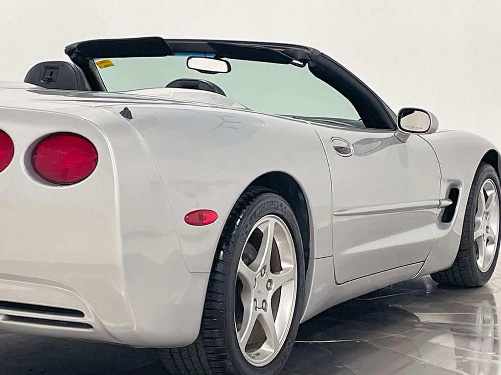 2000 Chevrolet Corvette Base Convertible photo 31