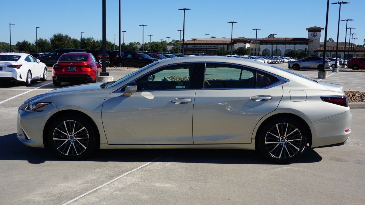 2025 Lexus ES 350 photo 4