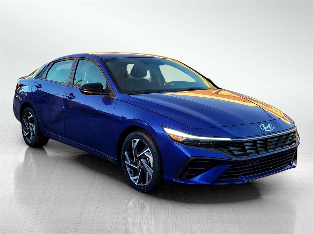 2025 Hyundai Elantra SEL Sport photo 2
