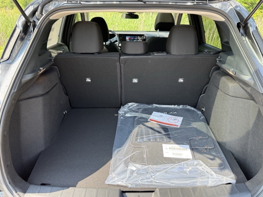 2025 Nissan Kicks SV photo 28