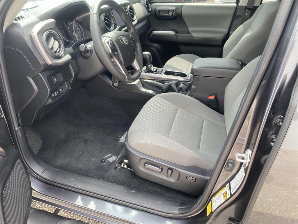 2022 Toyota Tacoma SR5 photo 12