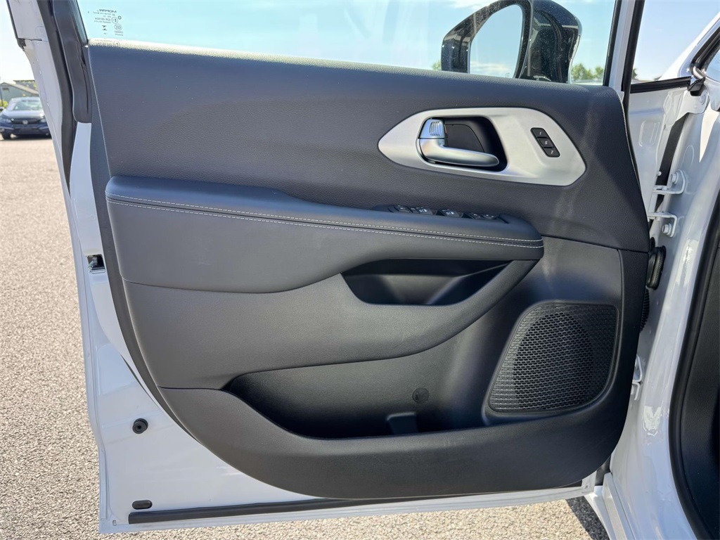 2025 Chrysler Pacifica Limited photo 25