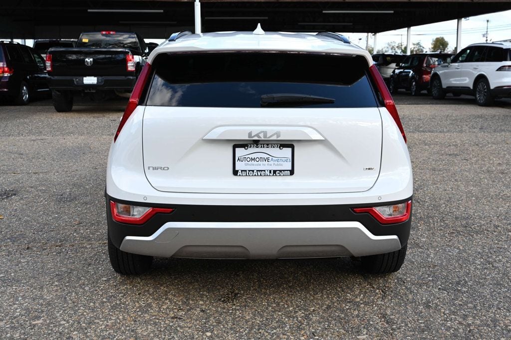 2025 Kia Niro EX photo 3