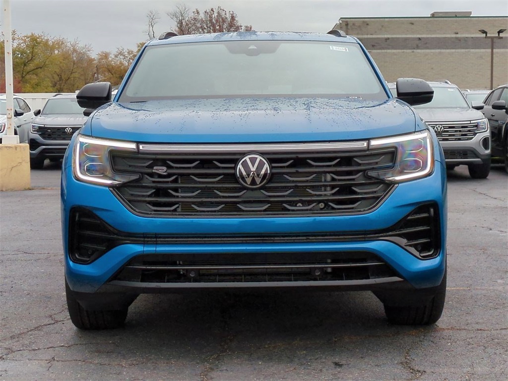 2025 Volkswagen Atlas Cross Sport SEL R-Line photo 3