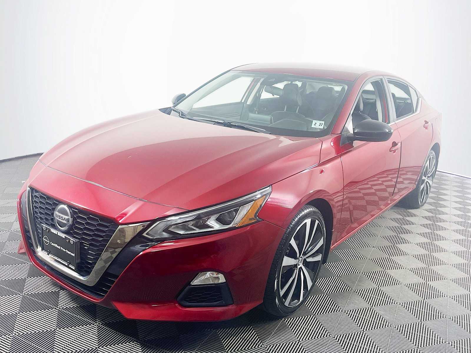2022 Nissan Altima SR's photo