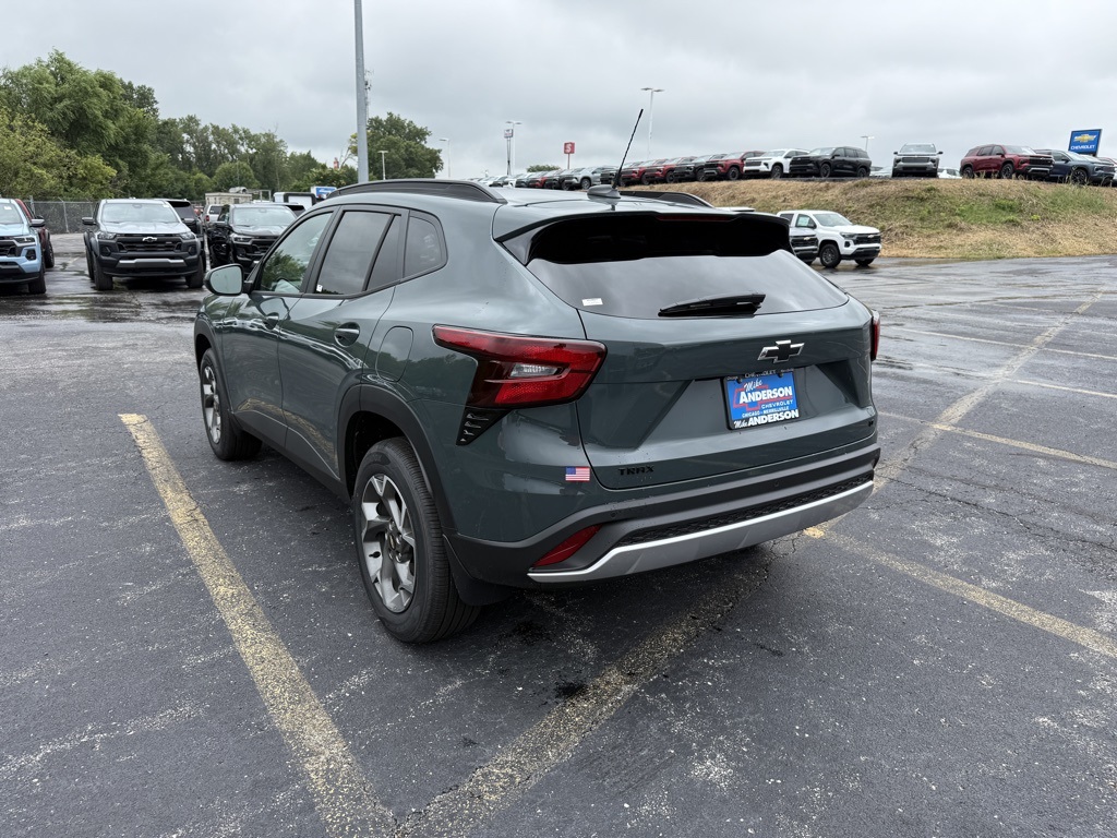 2025 Chevrolet Trax LT photo 6