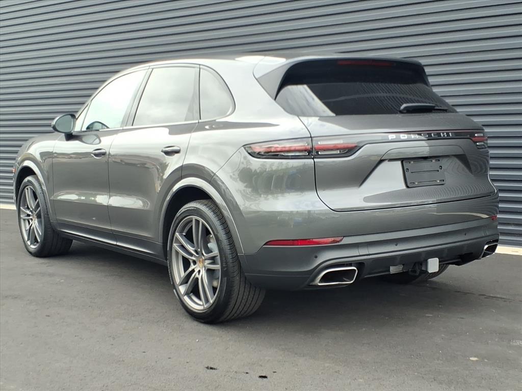 2023 Porsche Cayenne Platinum Edition photo 2