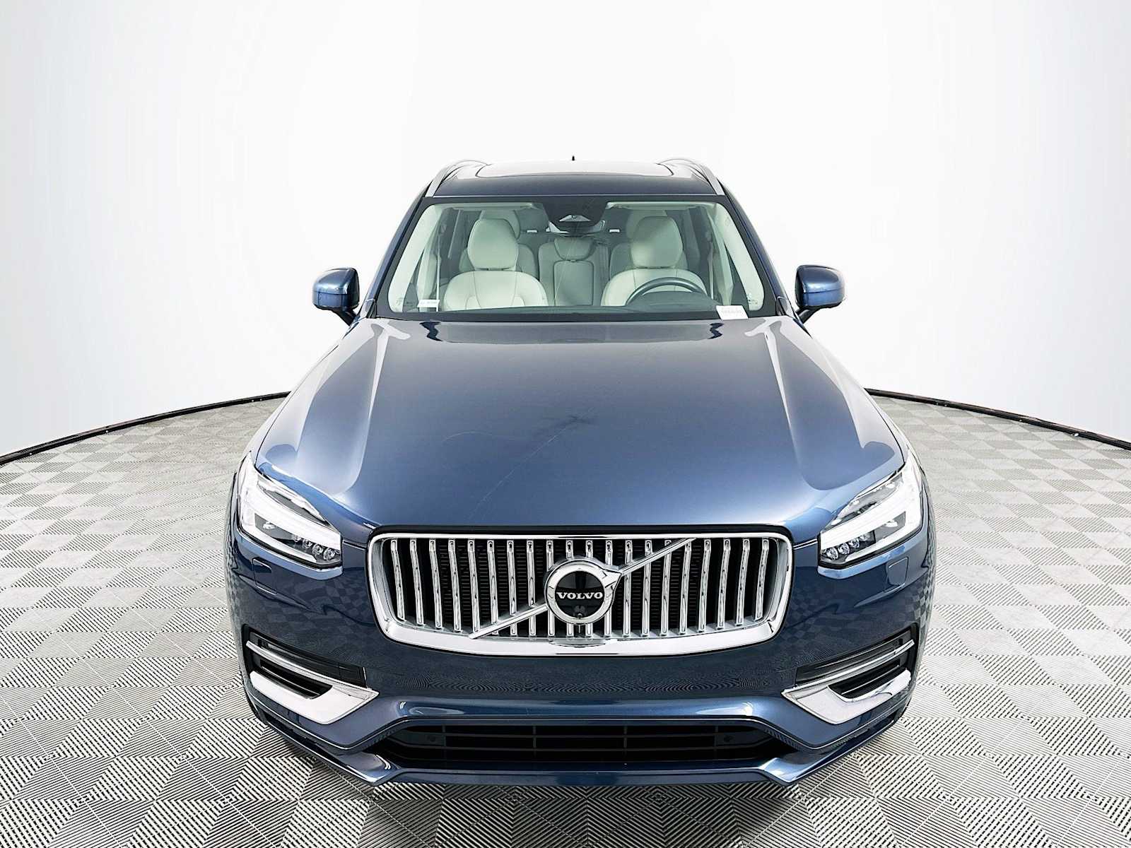 2025 Volvo XC90 AWD Plus photo 2