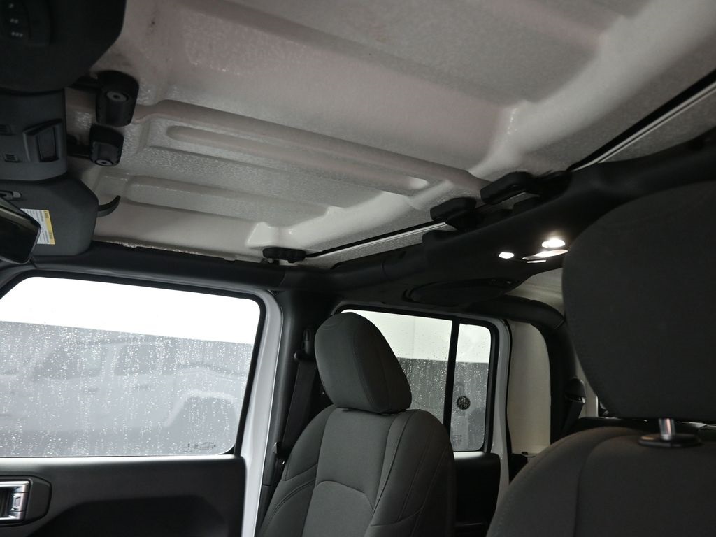 2021 Jeep Gladiator Willys photo 12