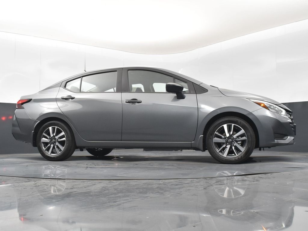 2025 Nissan Versa 1.6 S photo 31