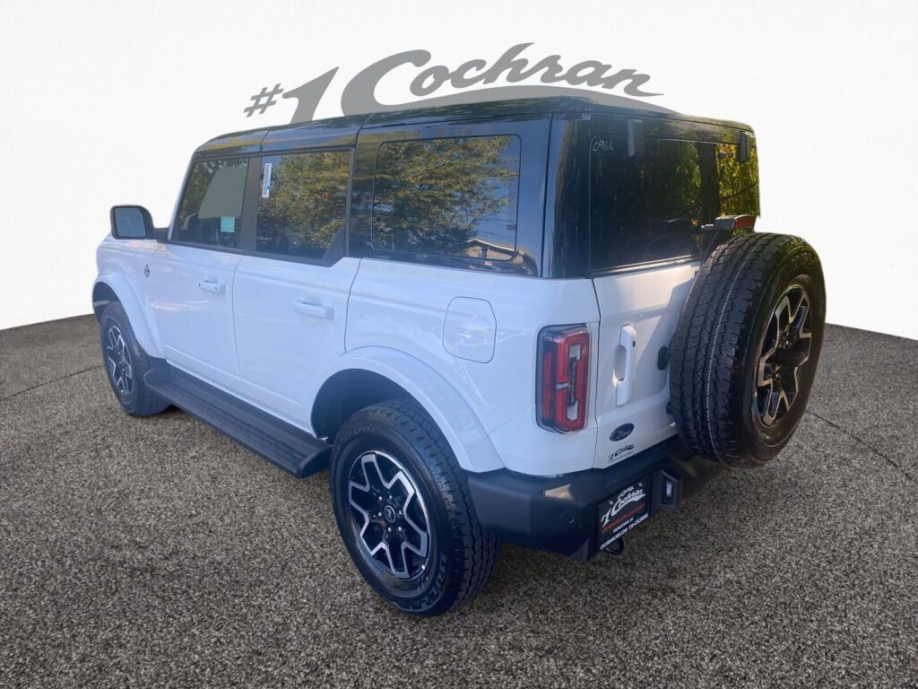 2025 Ford Bronco Outer Banks photo 2